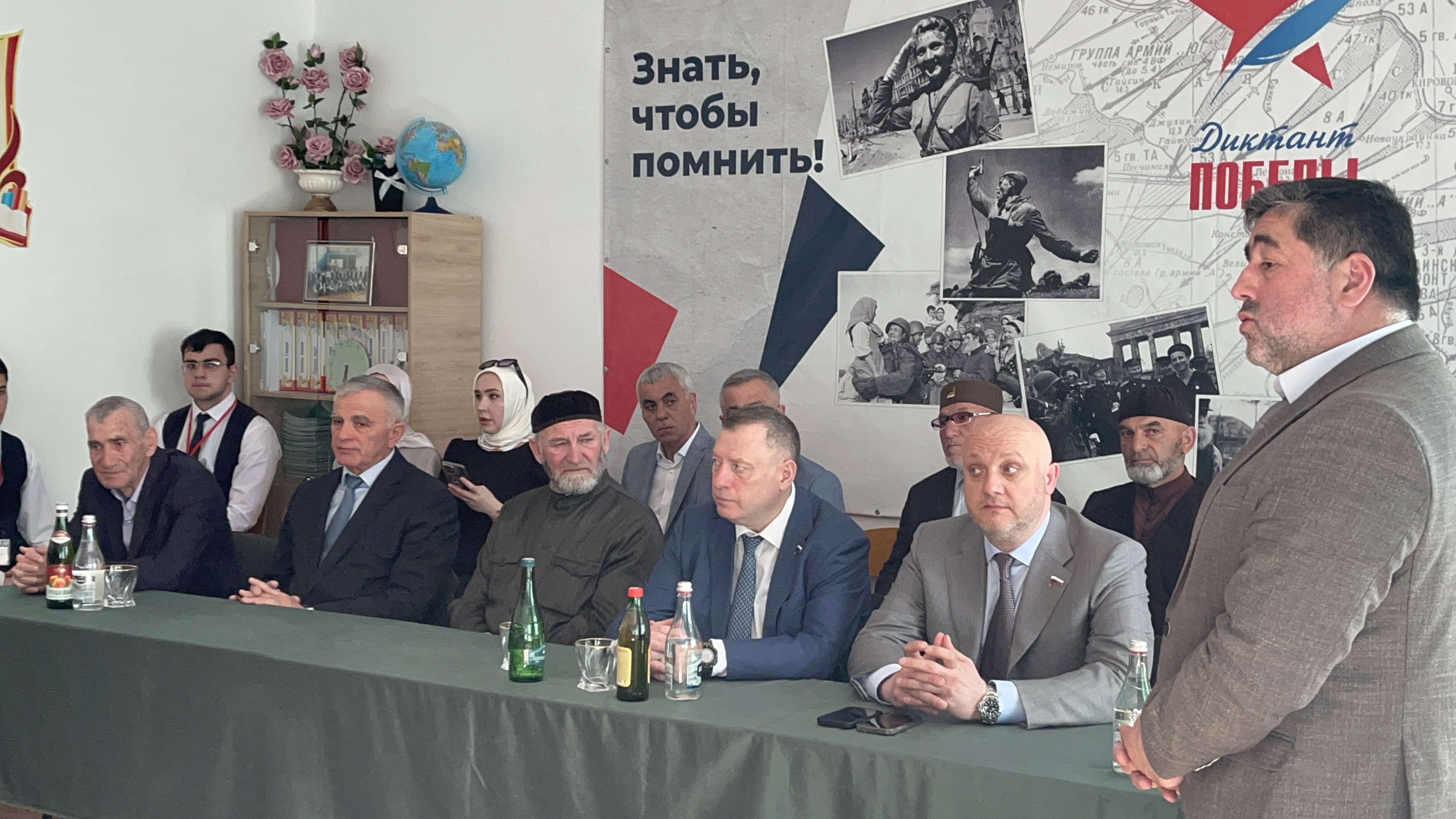 Парта героя.